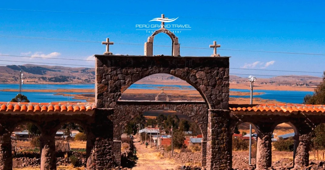 Architecture in Juli Puno