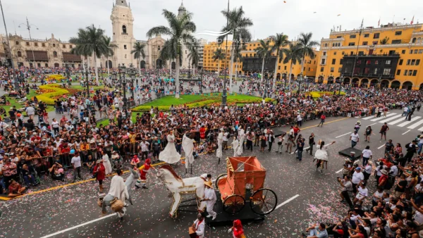 Cover page, carnivals in Lima, carnivals in Peru, main carnival square, dancers, dramatization in the Plaza de Armas of Lima