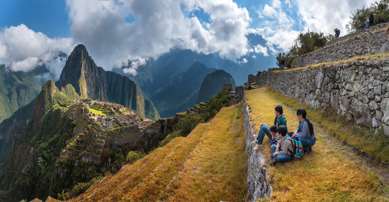 Machu-Picchu-with-the-family