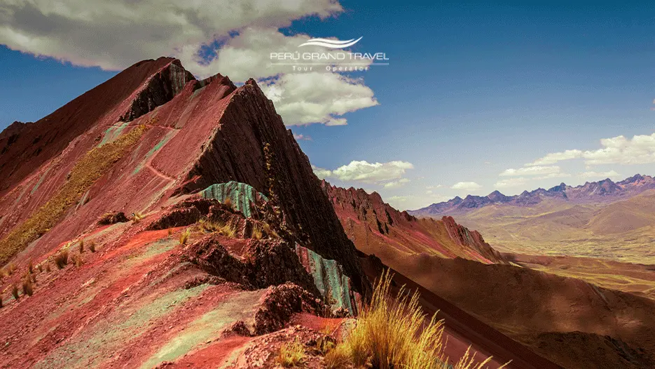 Dramatic Palcoyorainbow Mountain tour scenery!