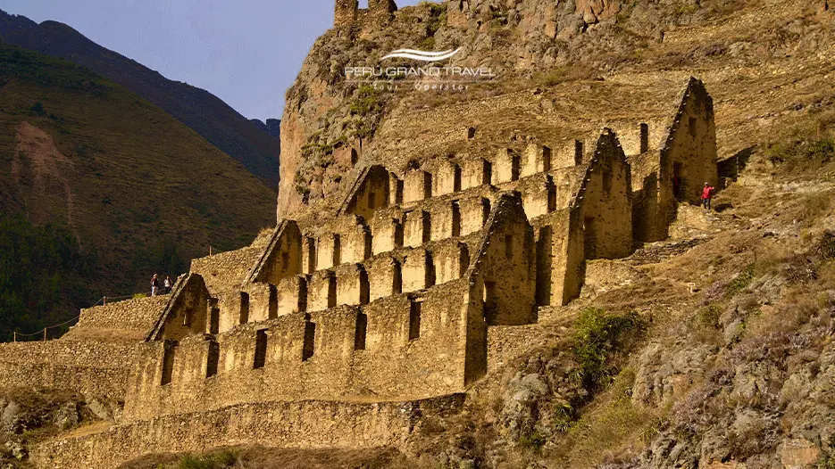 On the way from Cusco to Ollantaytambo are yet another set of incredible Sacred Valley ruins ...... Pinkuylluna. All you need to do is look up!