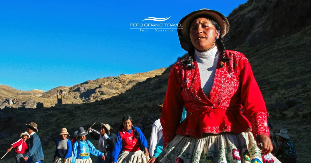 villagers restoring the Q'eswachaka bridge