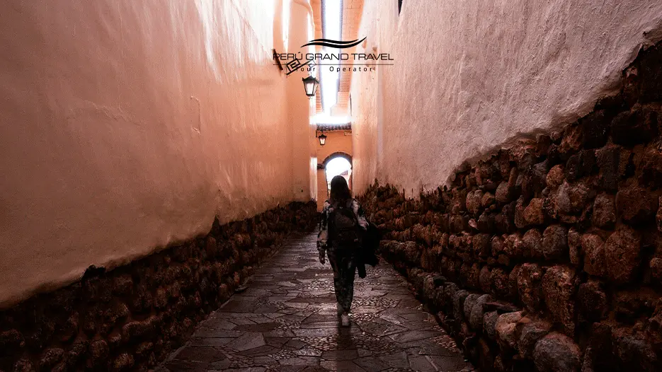 Walking down the narrow streets of San Blas are one of the best things to do in Cusco.