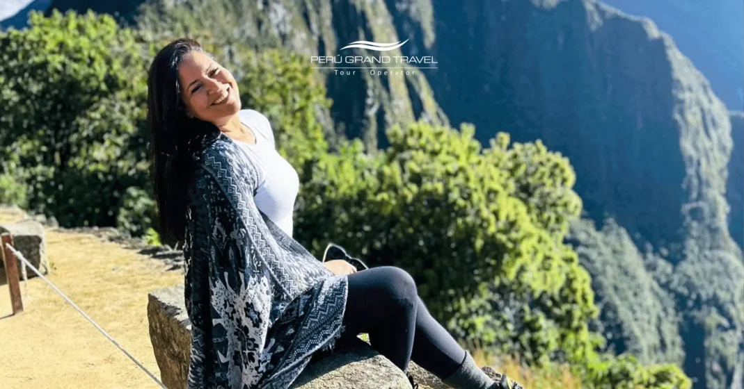 Stylish travel outfit for mom in Cusco Peru