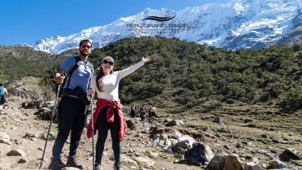 altitude sickness in cusco - tourists on the walk to the humantay soraypampa lagoon