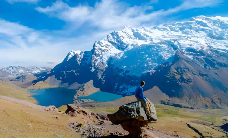 Ausangate 7 lakes is just a stone´s throw from Vinicunca Rainbow Mountain