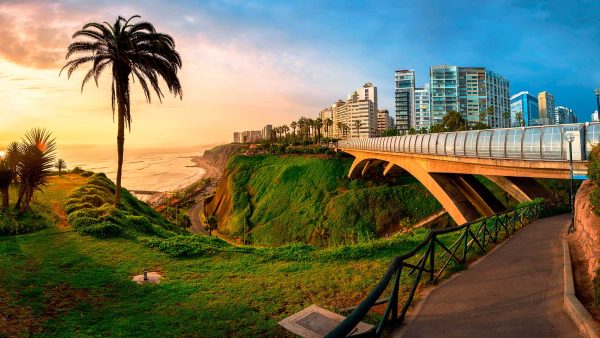 best things to see in lima - Miraflores and view of the Pacific Ocean and highways