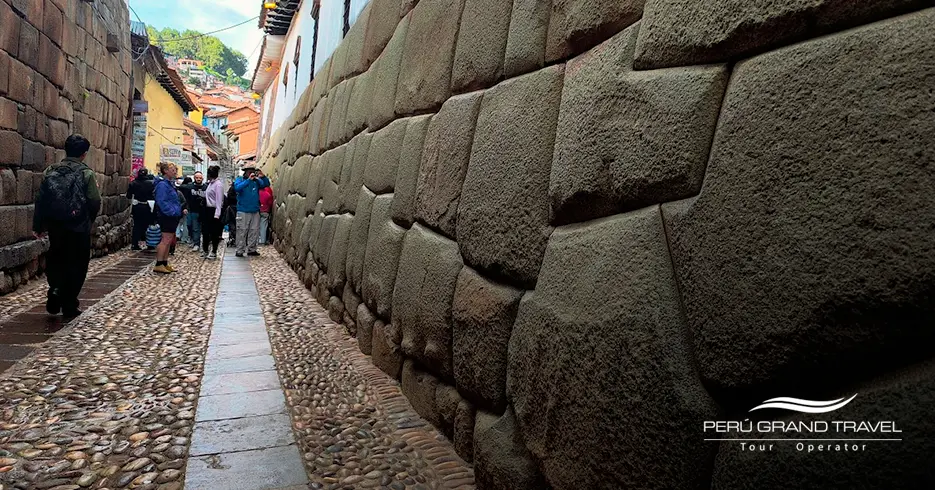 Cusco Hatun Rumiyoc Street, 12-angle stone