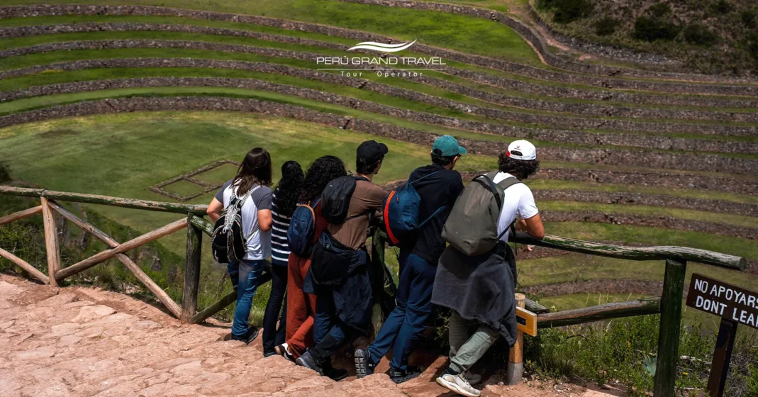 friends on a trip to Peru