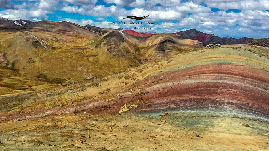 Vast open scenery on a Palcoyo Rainbow Mountain Tour,