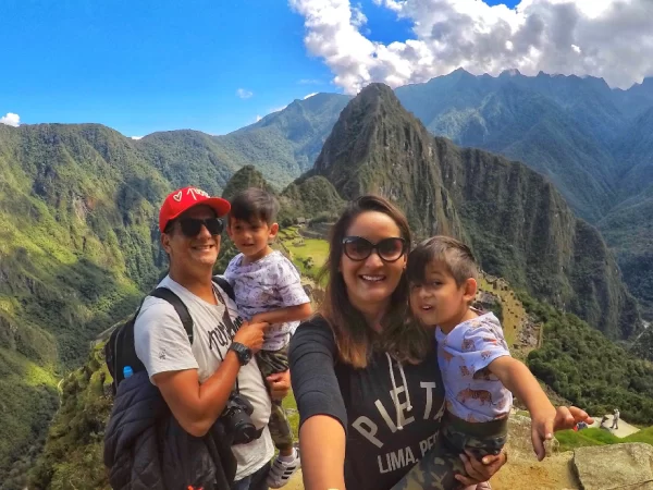 peru-machu-picchu-com-crianças