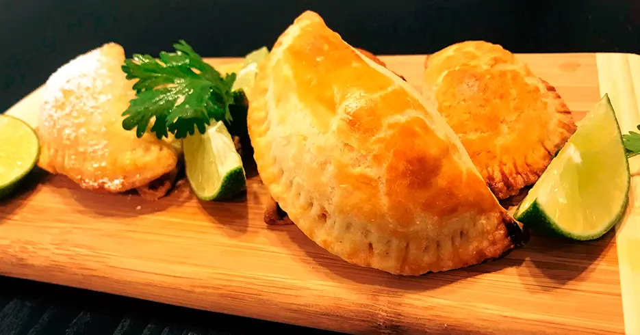 Peruvian street food - empanadas salteñas with lemon