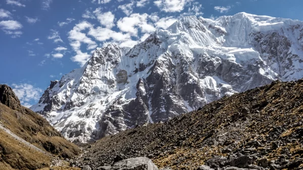 snowy-day-view-of-salkantay-cusco