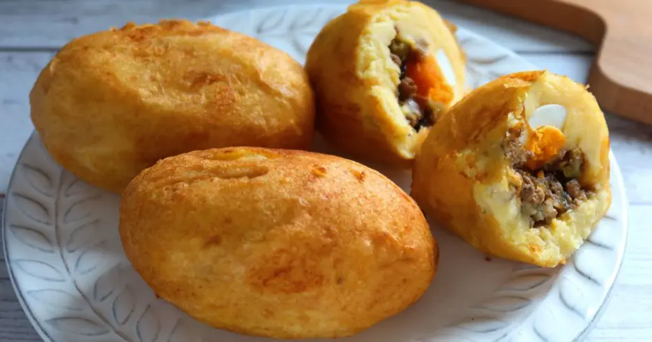 stuffed potato, Peruvian street food