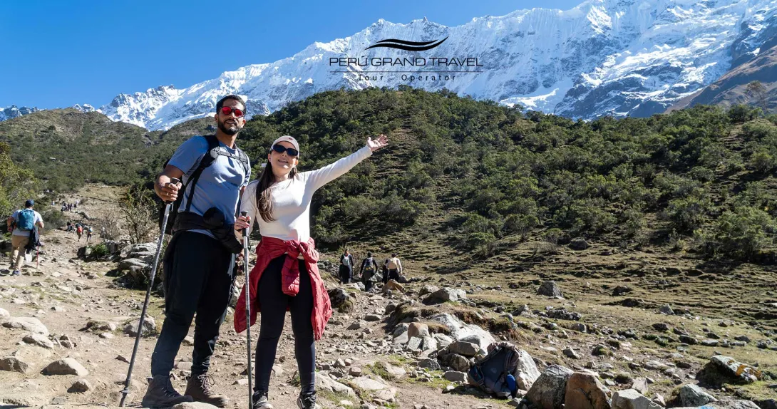 altitude sickness in cusco - tourists on the walk to the humantay soraypampa lagoon