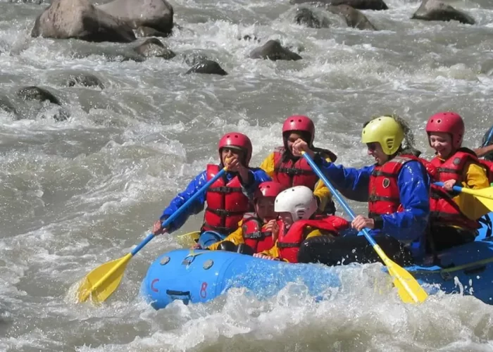 Rafting in the Urubamba River (Cusco)