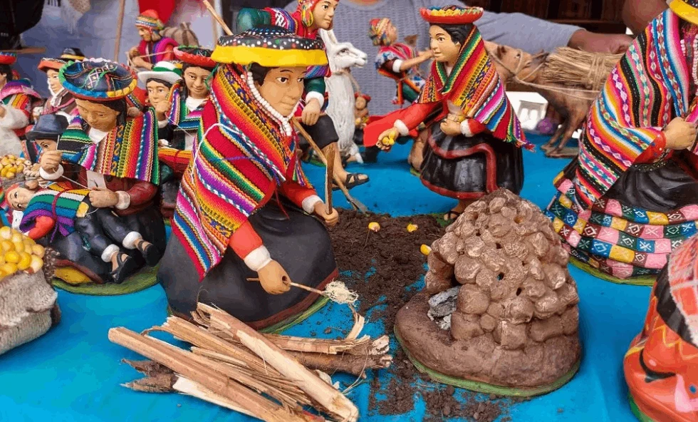 Cusquenian handicrafts for Santurantikuy - Christmas Cusco