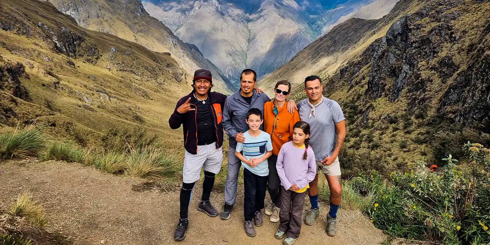 family of tourists with children on the Inca Trail - Wiñayawayna